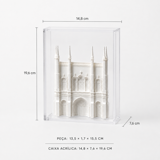a miniature model of a building, likely a cathedral or church, displayed in a clear case. The dimensions of the model are 13.5 x 17.5 x 15.5 cm, and the case is 7.6 cm in height.
