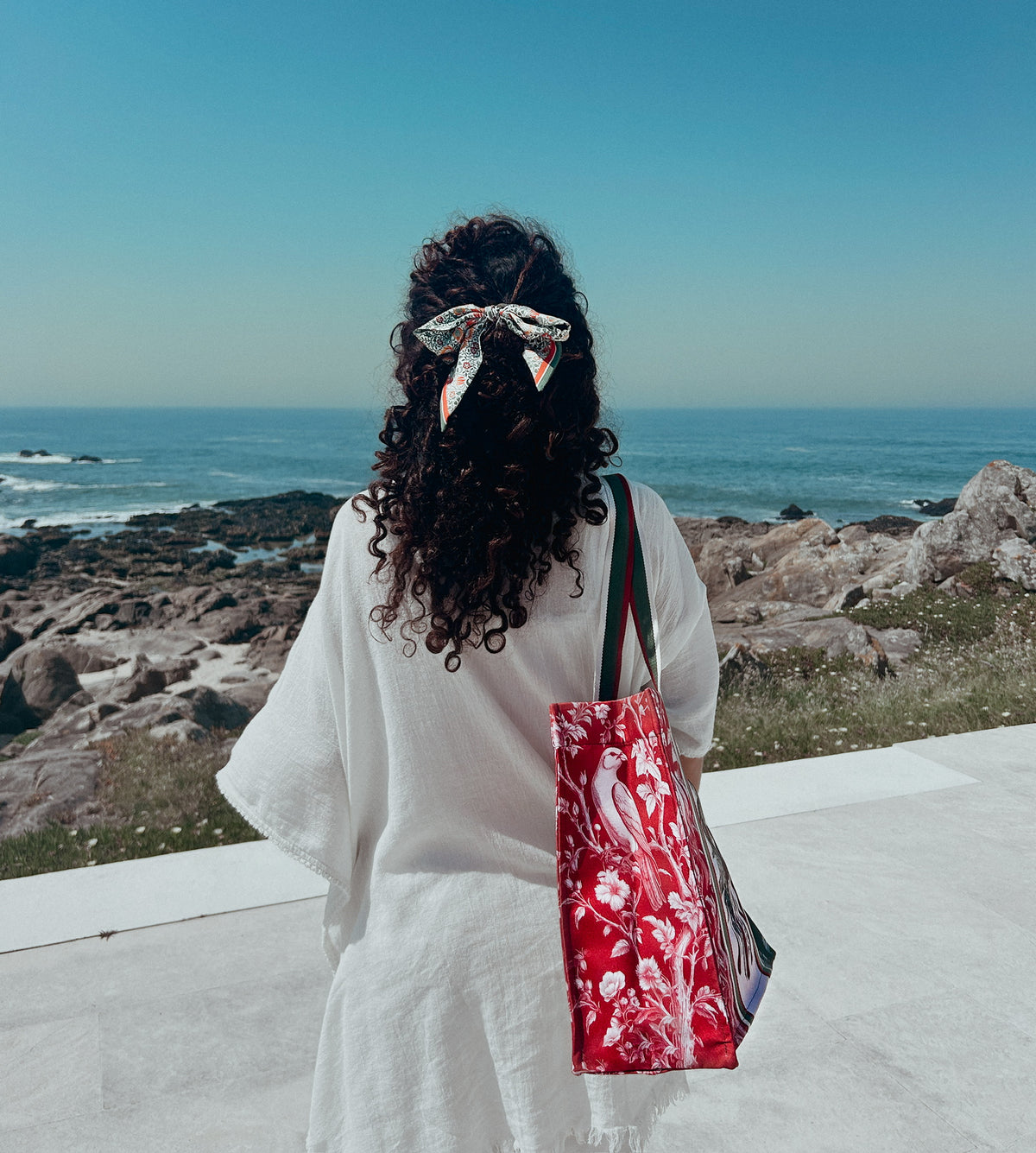 Tote bag with nature illustration