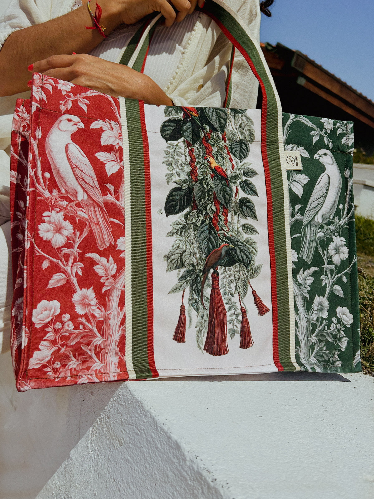 Tote bag with nature illustration