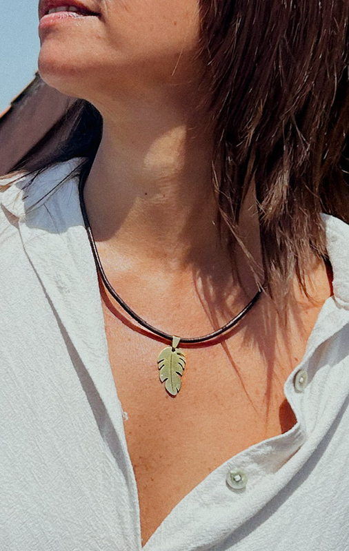 Necklaces in various models