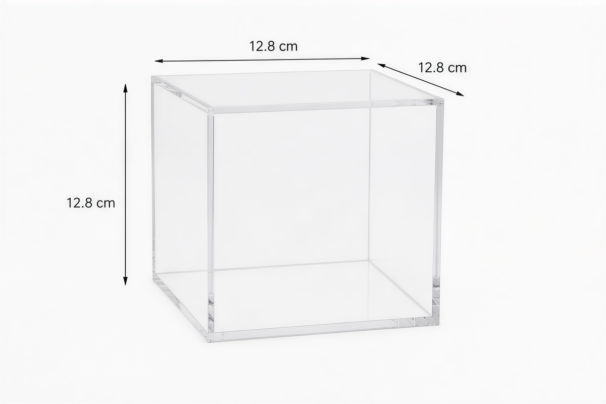 a clear glass box with dimensions provided in centimeters.